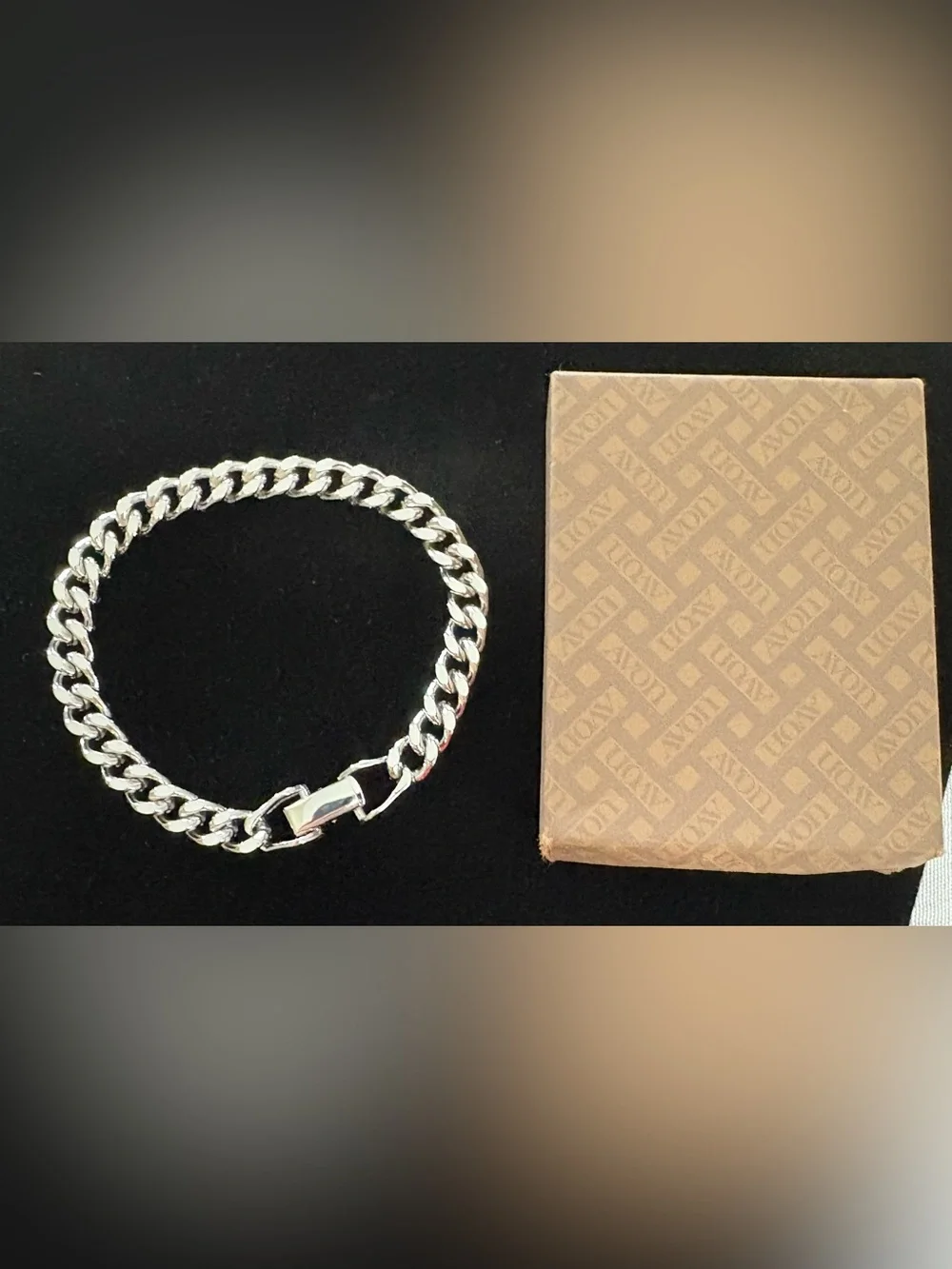 NOS Vintage Avon Classic Style Wrist Chain Silvertone Medium 1979